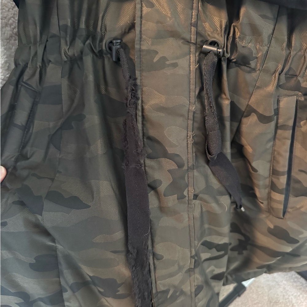 Women's Camo Parka Coat with Faux Fur Hood - Picture 3 of 3
